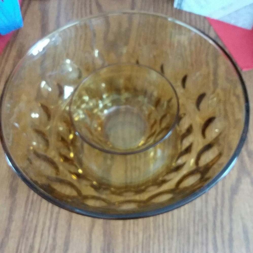 Amber glass chip & dip bowls